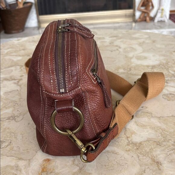 Roots Leather Vintage Crossbody Bag - Picture 7 of 16